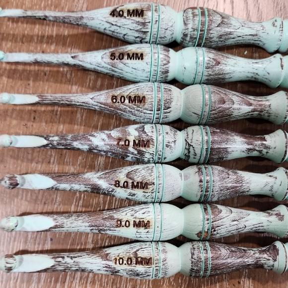 Set of Wooden Crochet Hooks - Picture 2 of 9